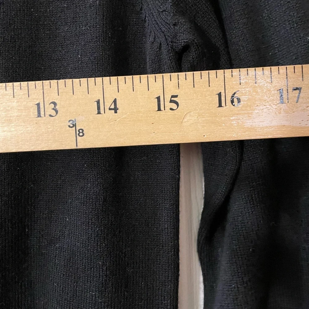 H&M Basic Crew Neck Cardigan Sweater Knit Long Sleeve Classic Black
